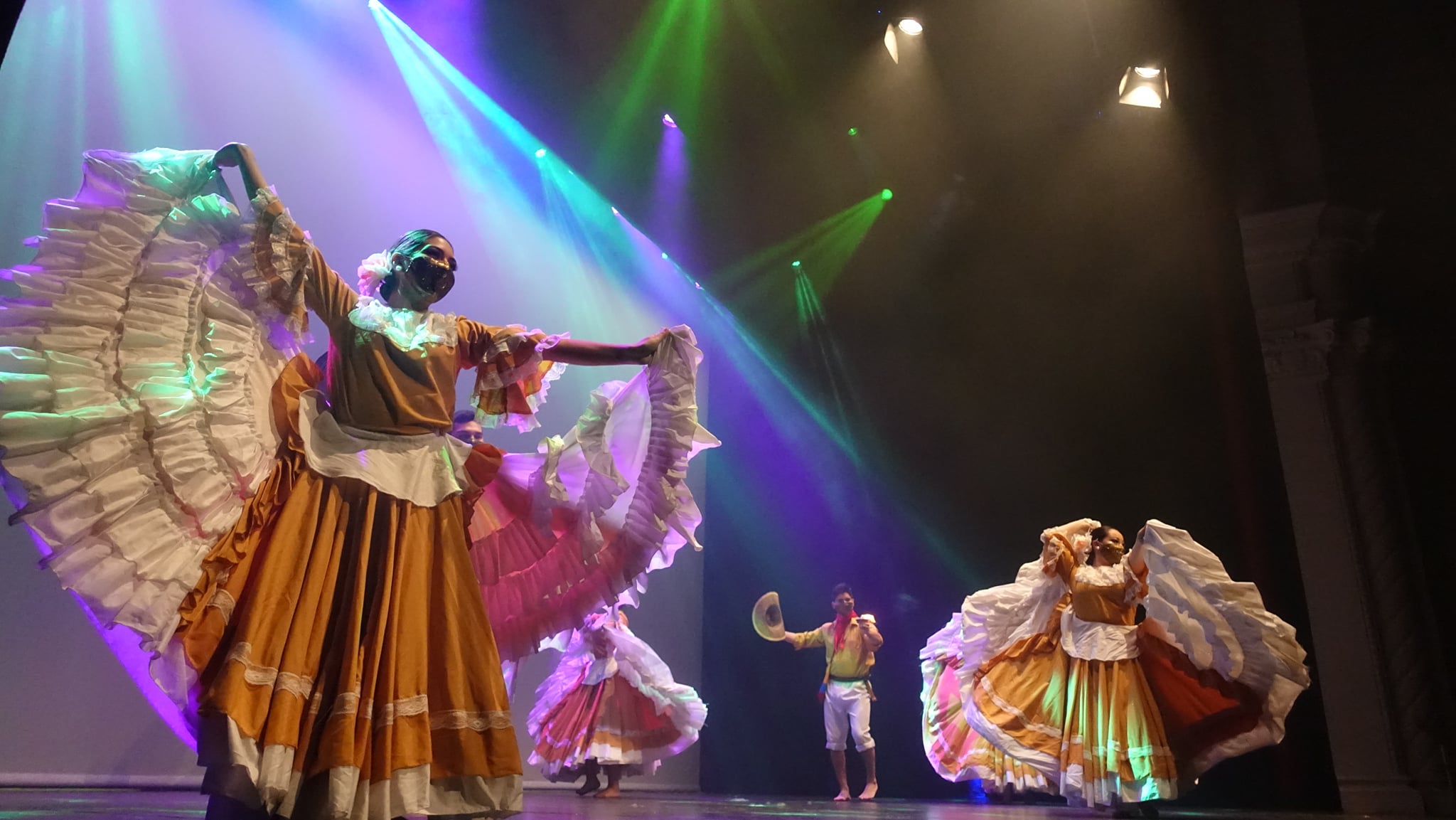 Exitosa presentación del Ballet Folclórico de Temuco en el Teatro Regional Cervantes