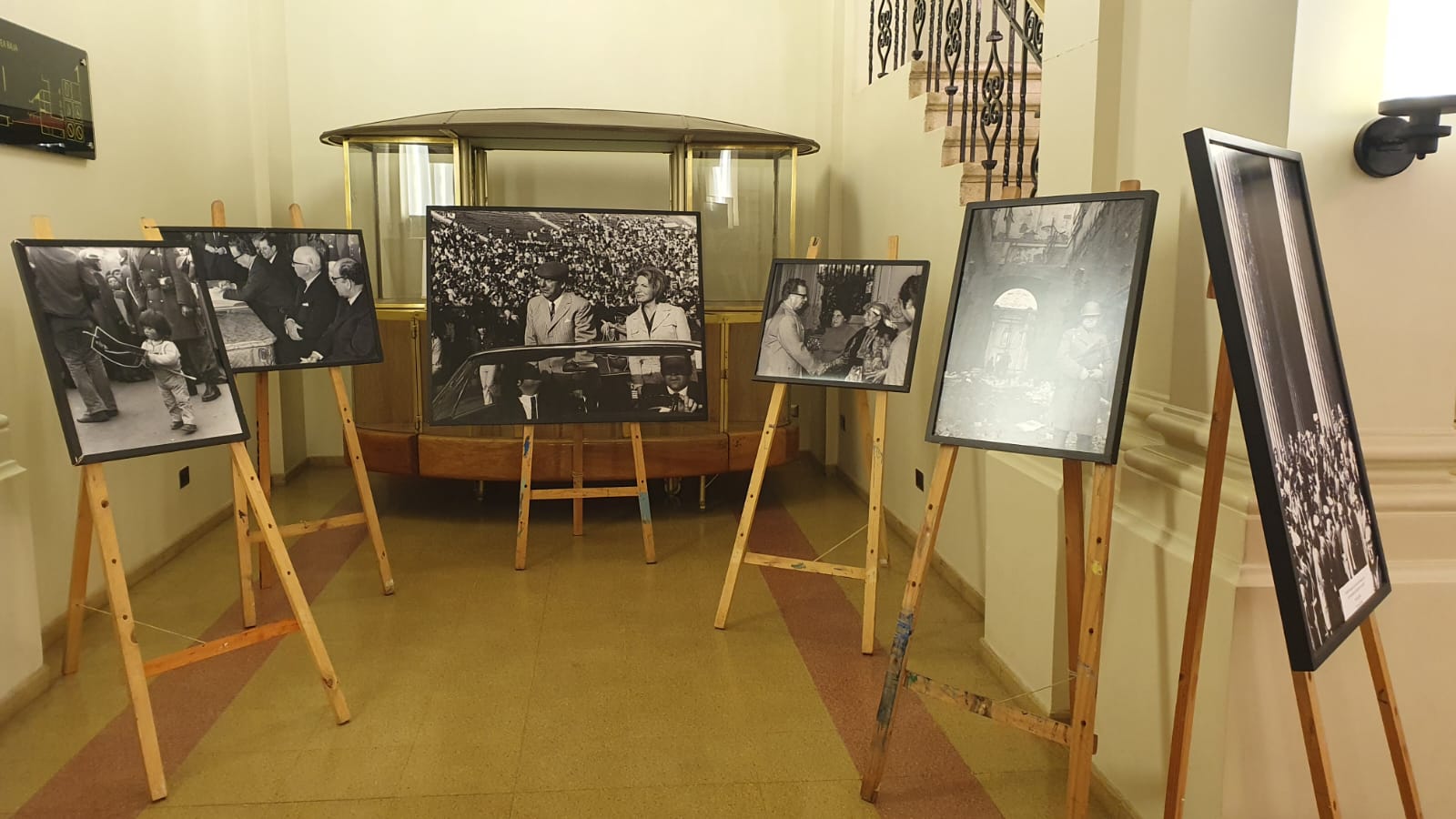 Comenzó muestra de imágenes de la Unidad Popular en el Teatro Regional Cervantes