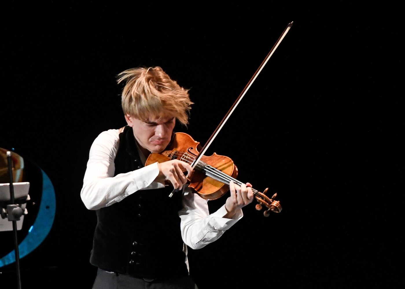 Destacado violinista austriaco Yury Revich y el pianista chileno Danor Quinteros presentarán concierto de pascua en Teatro Regional Cervantes