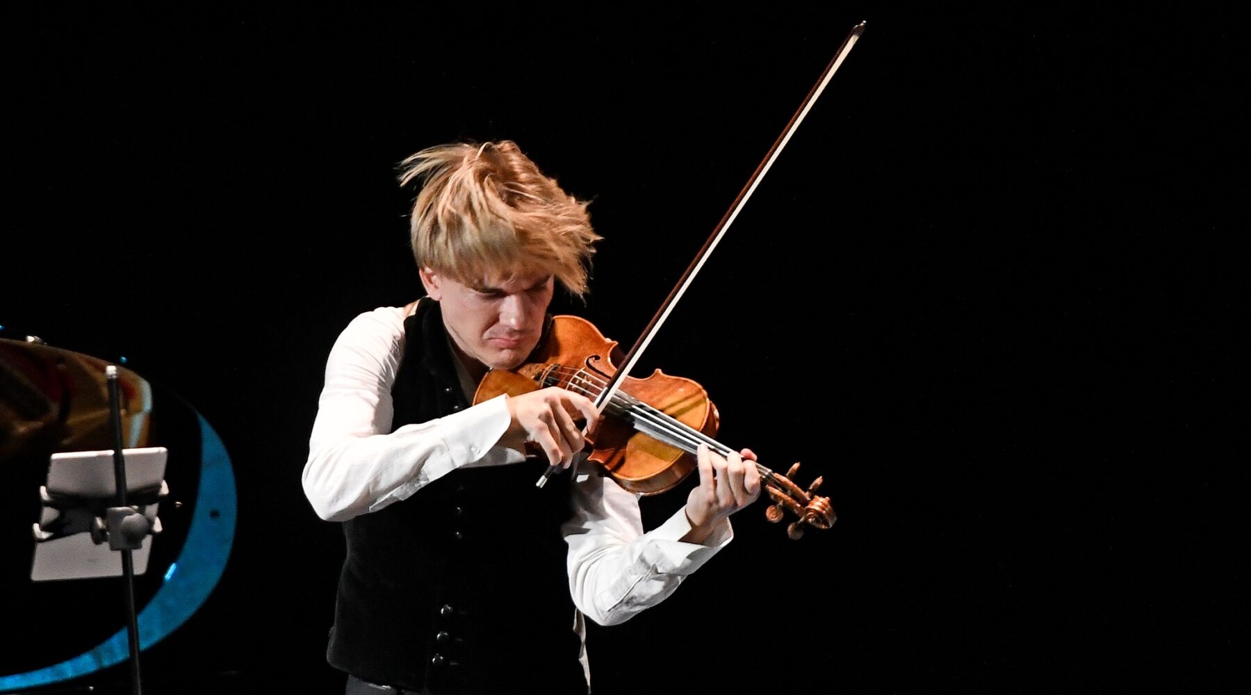 Destacado violinista austriaco Yury Revich y el pianista chileno Danor Quinteros presentarán concierto de pascua en Teatro Regional Cervantes